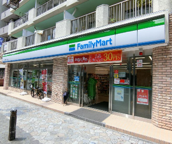 コンビニ　ファミリーマート羽田六丁目店（コンビニ）まで305m