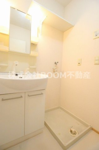 洗面設備　ゆったりとスペースのある洗面所