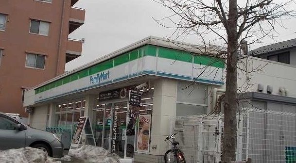 コンビニ　ファミリーマート稲城矢野口店（コンビニ）まで500m