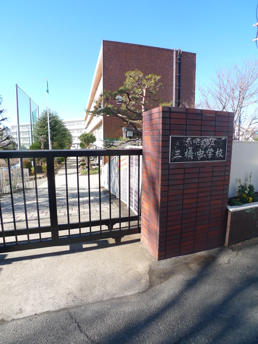 中学校　学校（中学校）まで642m