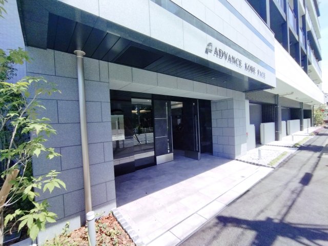 エントランス　落ち着いたエントランスです