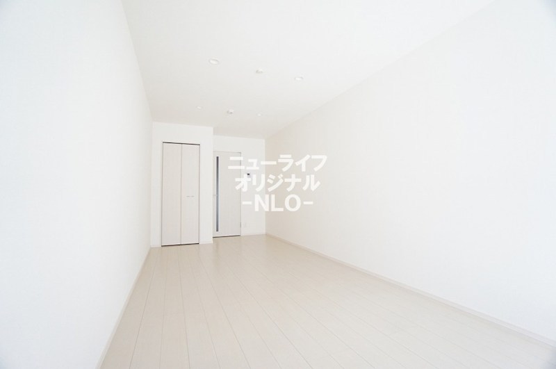 その他部屋・スペース　白を基調とした9.9帖の洋室です。