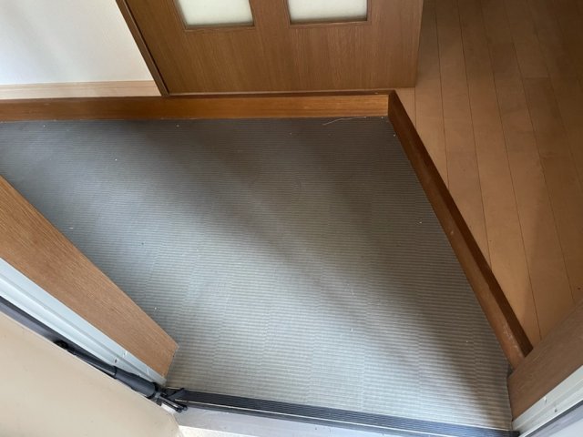 玄関　(同一仕様写真)