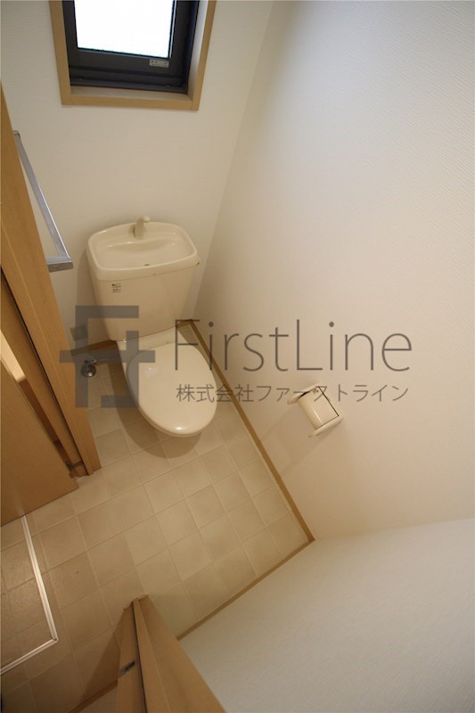 トイレ　別号室の写真です