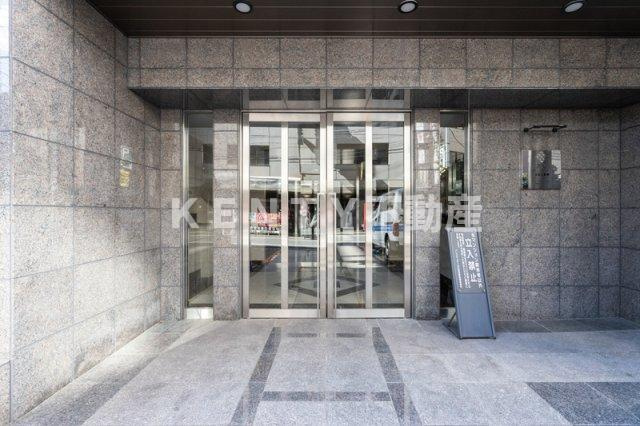 エントランス　落ち着いたエントランスです