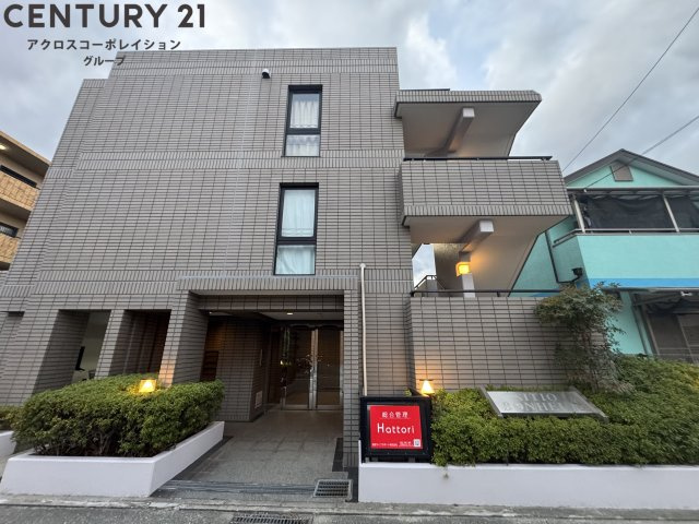 建物外観　オートロックで外部の人間が簡単に出入りできないため安心です。