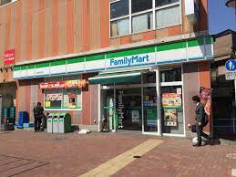 コンビニ　ファミリーマート 東中野駅東口店（コンビニ）まで165m