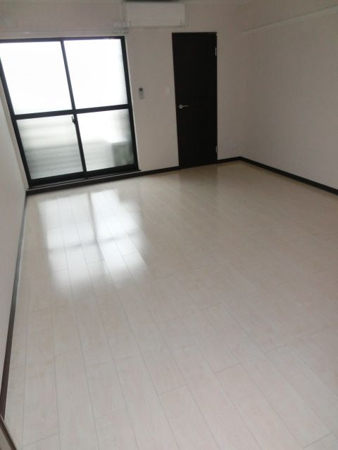 居室・リビング　明るいお部屋です