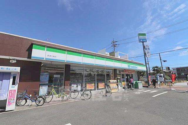 コンビニ　ファミリーマート　摂津三島（コンビニ）まで493m
