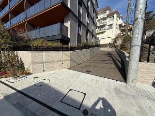 エントランス　ゆとりのあるエントランスです