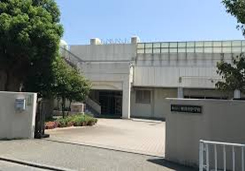 中学校　横浜市立軽井沢中学校（中学校）まで621m