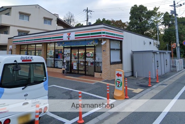 コンビニ　セブンイレブン（コンビニ）まで561m