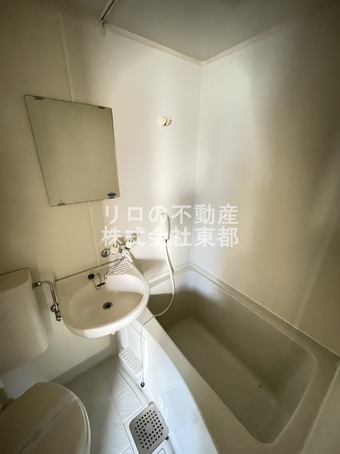 バス・シャワールーム　お掃除がしやすい洗面台付き３点ユニットです☆