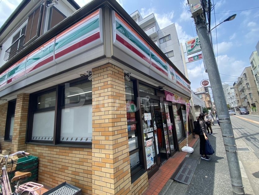 コンビニ　セブンイレブン田端3丁目店（コンビニ）まで90m