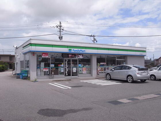 コンビニ　ファミリーマート富山下坂倉店（コンビニ）まで391m
