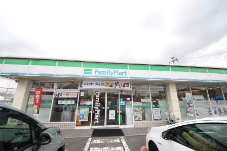 コンビニ　ファミリーマート西条東店（コンビニ）まで458m