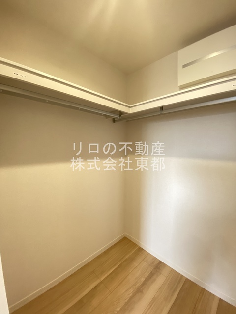 収納　ウォークインクローゼット収納！室内を広くご活用いただけます