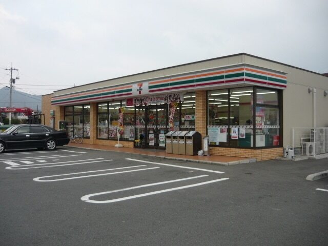 コンビニ　セブンイレブン（コンビニ）まで800m