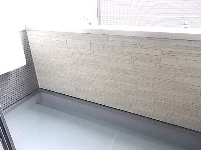 バルコニー　陽当たり良好なバルコニーです