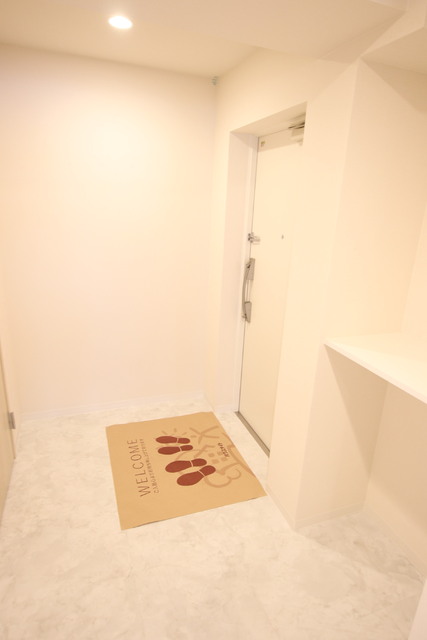 玄関　広めの玄関でございます