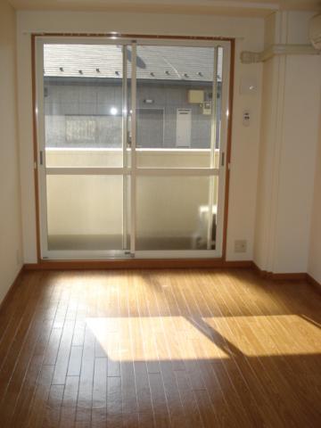 居室・リビング　開放感のあるゆったりとしたお部屋です♪