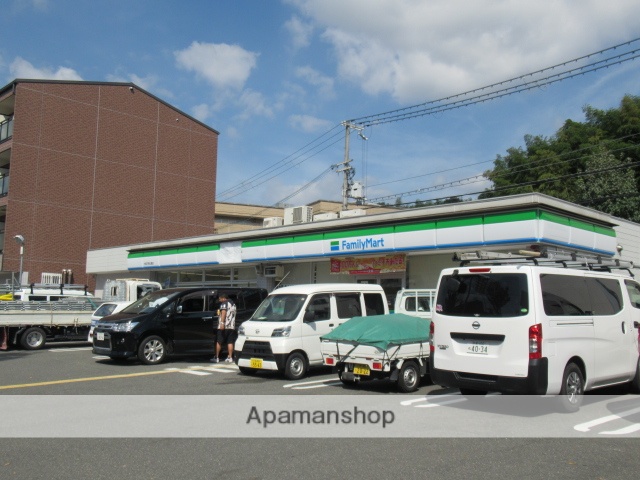 コンビニ　ファミリーマート（コンビニ）まで457m