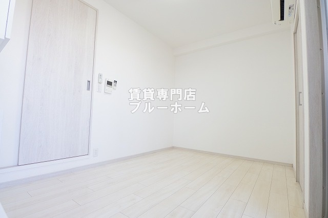 その他　白色が基調な洋室！