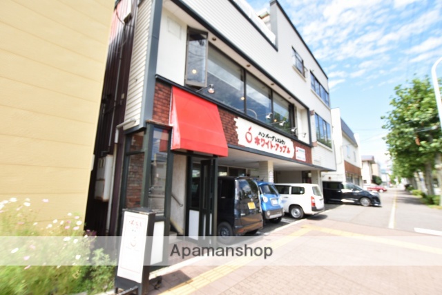 飲食店　レストラン　ホワイト・アップル（飲食店）まで532m