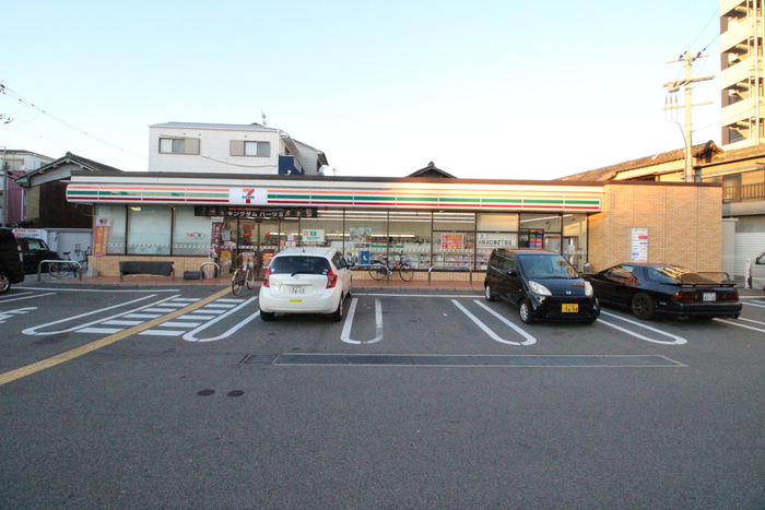 コンビニ　セブンイレブン大阪浜口東二丁目店（コンビニ）まで550m