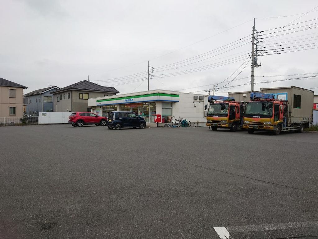 コンビニ　ファミリーマート 本庄朝日町店（コンビニ）まで650m