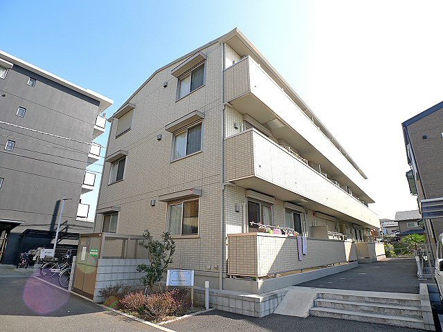建物外観　イリオスのご紹介は住まいの窓口　アソシエにお任せ下さい。