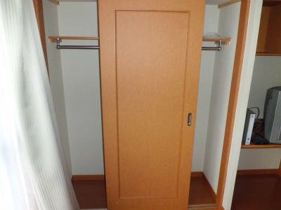 その他部屋・スペース　丈の長い服も掛けられます。