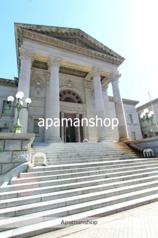 図書館　大阪府立中之島図書館（図書館）まで300m