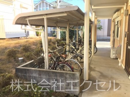 その他共有部分　敷地内に屋根付きの駐輪場がございます。
