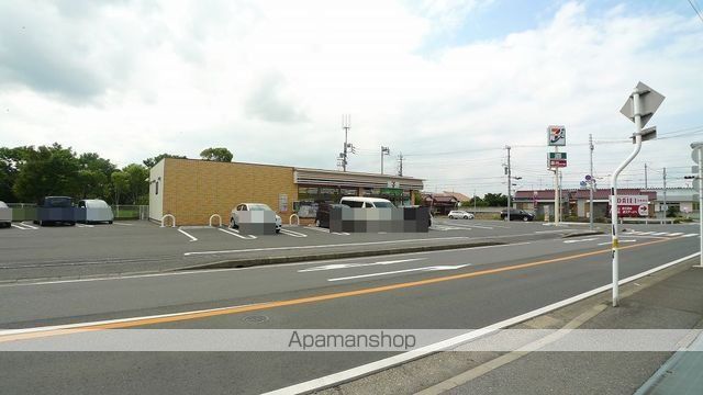 コンビニ　セブンイレブン木更津中里店（コンビニ）まで700m