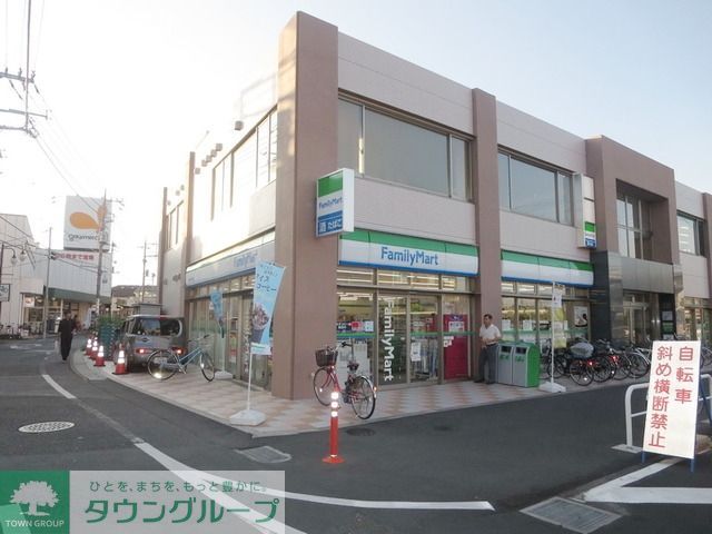 コンビニ　ファミリーマート（コンビニ）まで261m