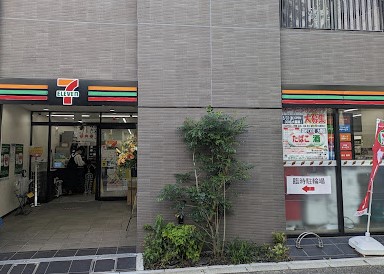 コンビニ　セブンイレブン世田谷松陰神社通り店（コンビニ）まで51m