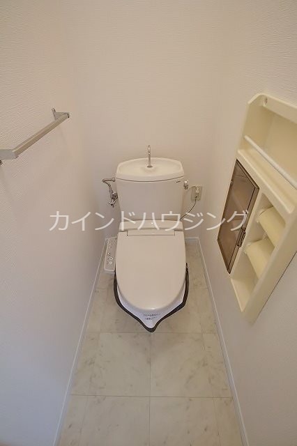 トイレ　温水洗浄便座