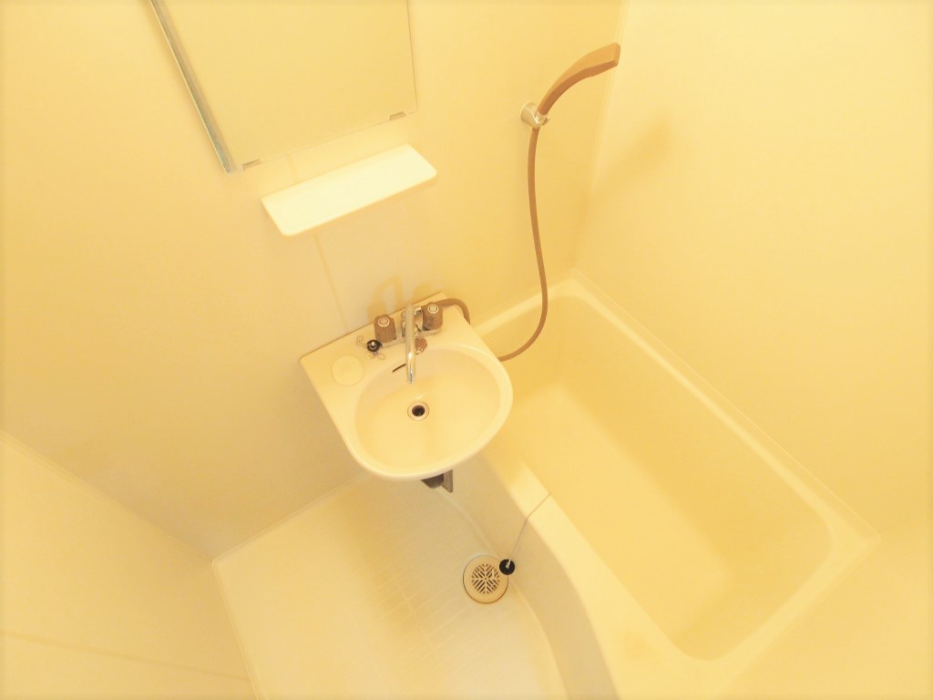 バス・シャワールーム　別部屋の写真です。ご参考にご覧ください。
