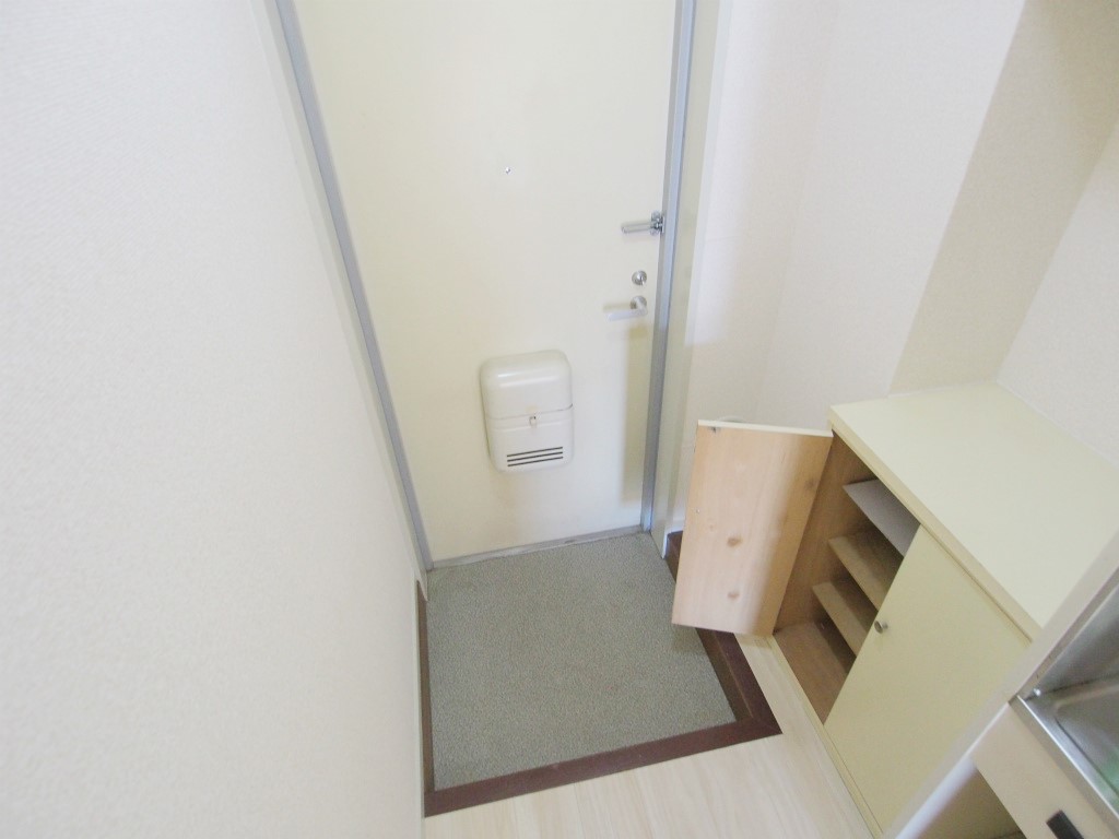 玄関　別部屋の写真です。ご参考にご覧ください。