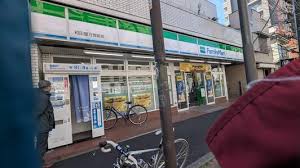 コンビニ　ファミリーマート和田屋万世町店（コンビニ）まで174m