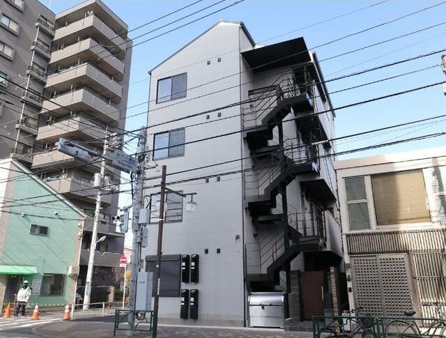 建物外観　４階建ての賃貸マンション