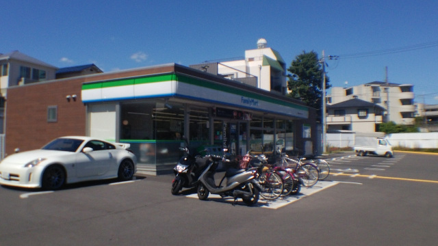 コンビニ　ファミリーマート吹田山手町四丁目店（コンビニ）まで262m