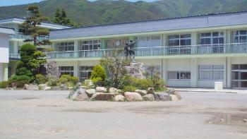 小学校　松本市立山辺小学校（小学校）まで2414m