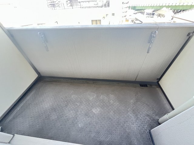 バルコニー　暖かな日差しのふりそそぐバルコニー