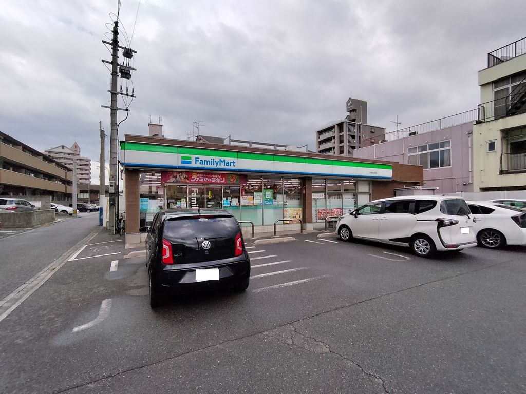 コンビニ　ファミリーマート 戸畑明治町店（コンビニ）まで580m