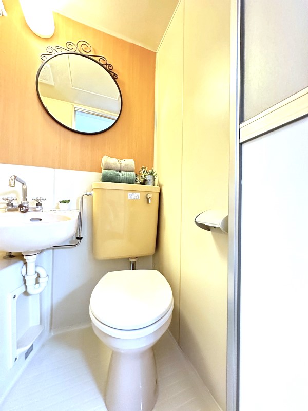 トイレ　バスルームにあるトイレです！水廻りのお掃除が一気にできちゃい