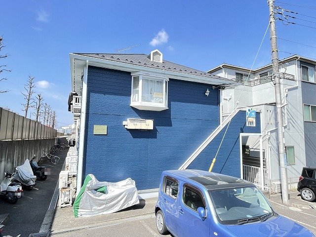 建物外観　小田急線「新百合ヶ丘」駅・「百合ヶ丘」駅まで徒歩圏内！コンビ
