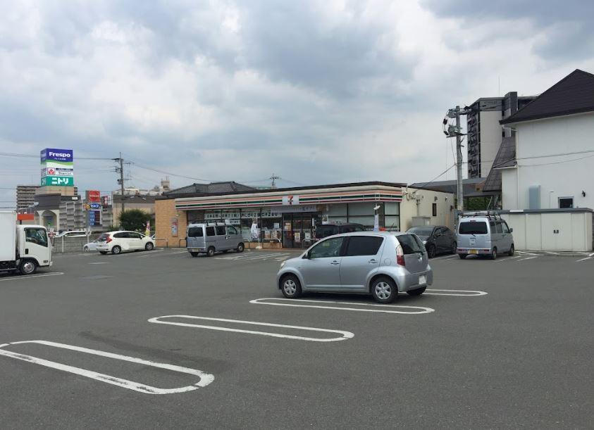 コンビニ　セブンイレブン（コンビニ）まで260m