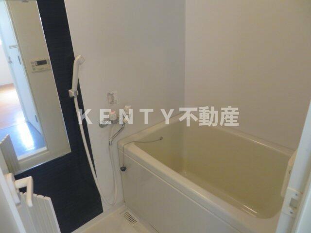 バス・シャワールーム　コンパクトで使いやすいお風呂です